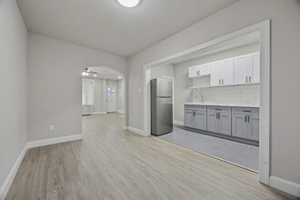 5846 Angora Terrace in Philadelphia, PA - Building Photo - Building Photo