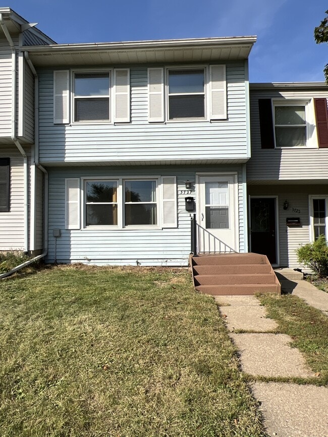 3727 Hillcrest Rd in Dubuque, IA - Building Photo - Building Photo