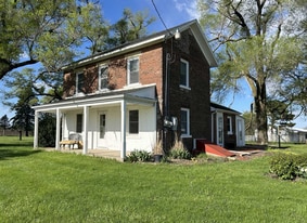 9125 N Princeville Jubilee Rd in Brimfield, IL - Building Photo