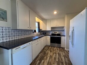 521 Normandy Rd in McPherson, KS - Building Photo - Building Photo