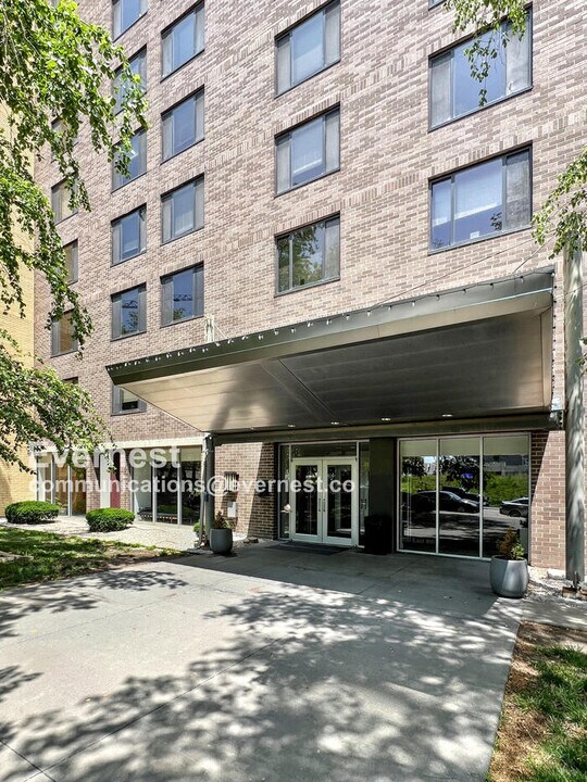 600 E 8th St in Kansas City, MO - Building Photo
