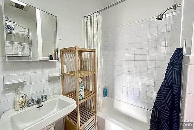 344 E 9th St in New York, NY - Building Photo - Building Photo