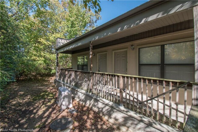 2131 N Crossover Rd in Fayetteville, AR - Building Photo - Building Photo