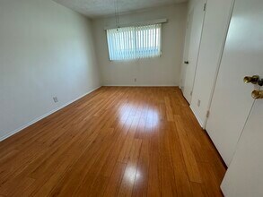 1736 N Mariposa Ave in Los Angeles, CA - Building Photo - Building Photo