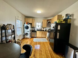 125 Summer St, Unit 3 in Somerville, MA - Building Photo