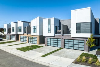 Vanguard Villas in Lee's Summit, MO - Building Photo - Building Photo