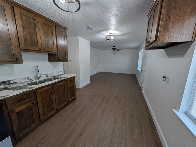 200 Bonnie Bell Ln, Unit 1 in Springtown, TX - Foto de edificio - Building Photo