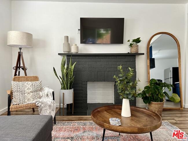 property at 1437 Pleasant Ave