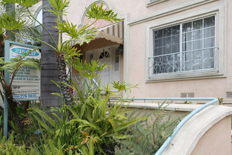 217 S Doheny Dr in Beverly Hills, CA - Building Photo - Building Photo