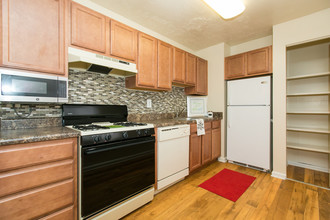 Quail Hollow Apartment Homes in Glen Burnie, MD - Foto de edificio - Building Photo