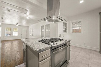 927-929 S Rosemont Ave in Dallas, TX - Building Photo - Building Photo