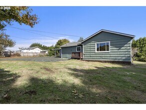 63701 Chamberlain Rd in Coos Bay, OR - Building Photo - Building Photo