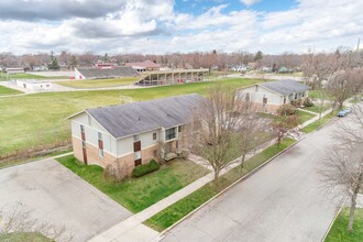 Everett Apartments in Lansing, MI - Foto de edificio - Building Photo