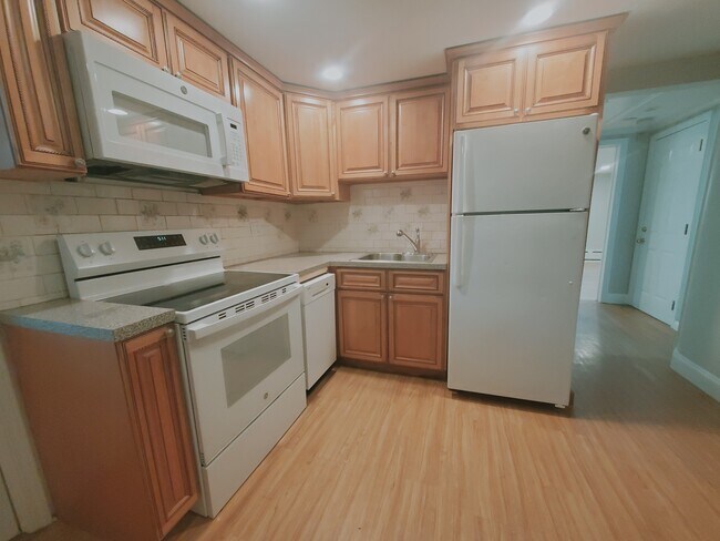 21 Lyon Ave, Unit 2 in Greenwich, CT - Foto de edificio - Building Photo