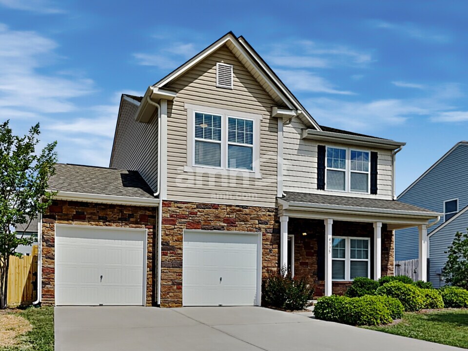 4335 Lochurst Dr in Pfafftown, NC - Building Photo