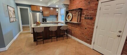 1356 N Pearl St, Unit B2 in Denver, CO - Building Photo - Building Photo