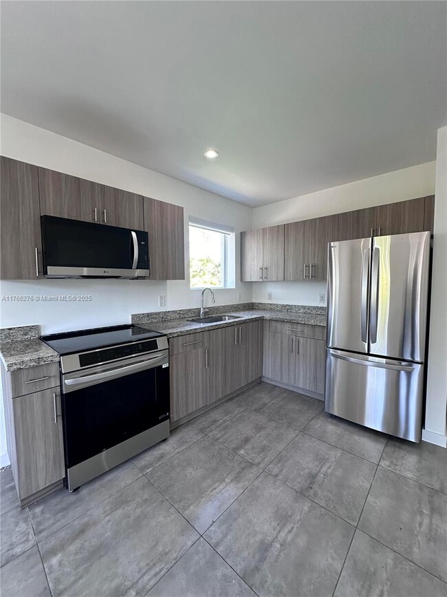 165 NW 39th St in Miami, FL - Building Photo - Building Photo