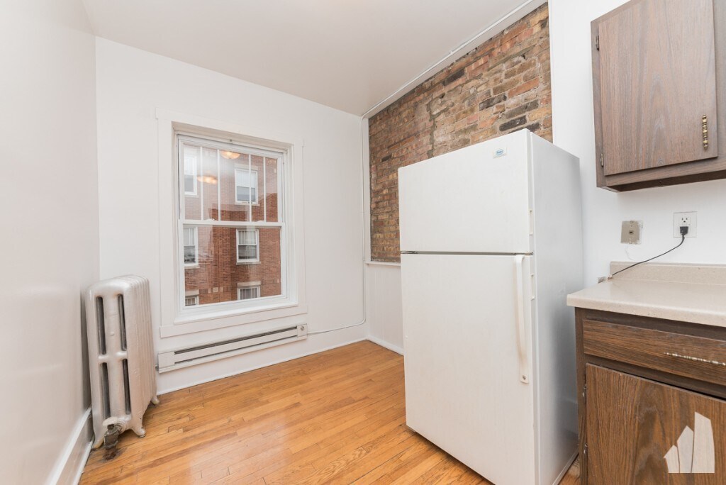 949 W Cornelia Ave, Unit 955-3C in Chicago, IL - Building Photo