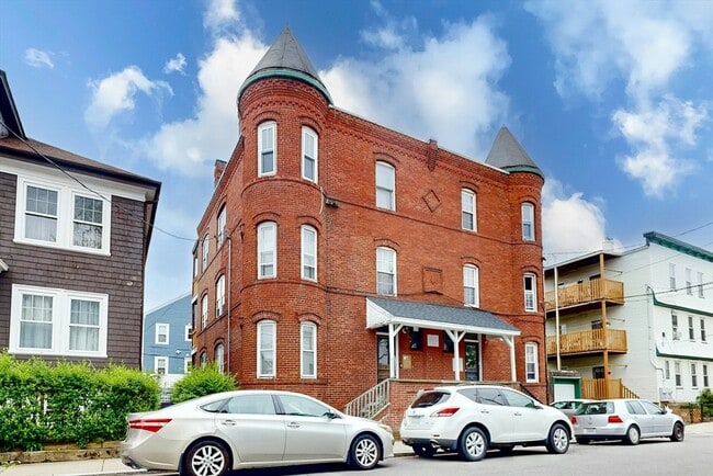 76 Belden St, Unit 3 in Boston, MA - Building Photo - Building Photo