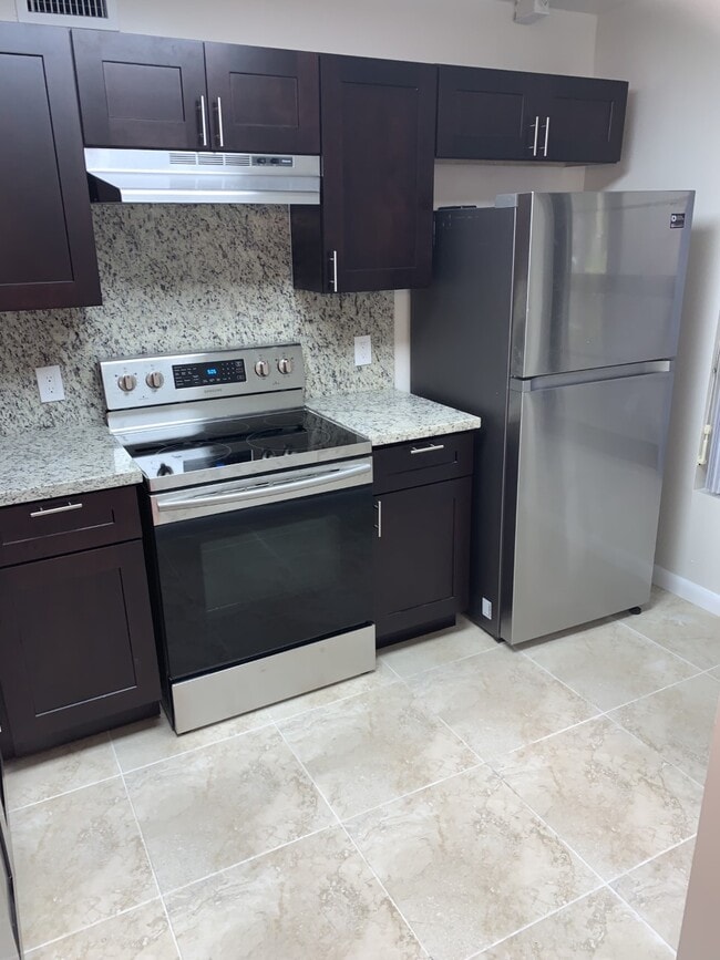 3115 Oakland Shores Dr, Unit E112 in Oakland Park, FL - Building Photo - Building Photo