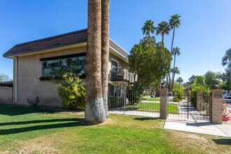 Royal Palm Central Condo in Phoenix, AZ - Building Photo - Building Photo