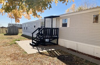 33 Village Ct in Mediapolis, IA - Foto de edificio - Building Photo