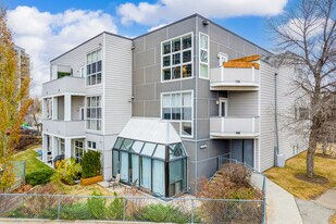59 Glamis Dr SW in Calgary, AB - Building Photo