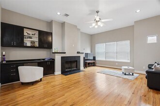 8686 Meadowcroft Dr in Houston, TX - Building Photo - Building Photo