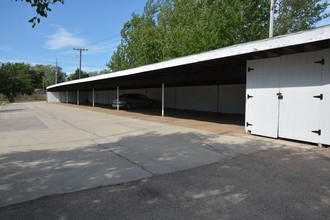 Matthias Court Apartments in Appleton, WI - Building Photo - Building Photo