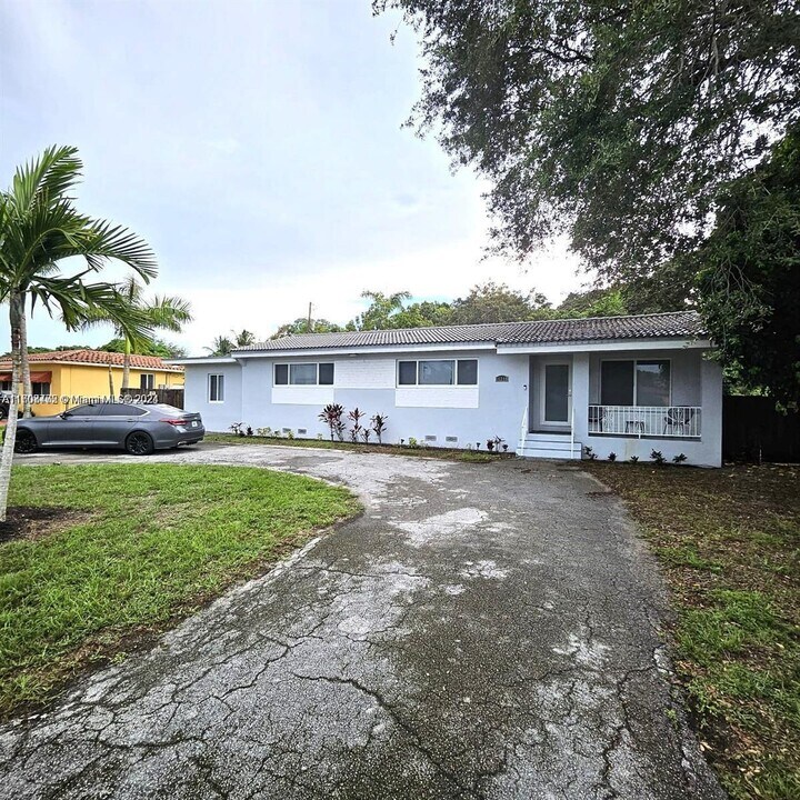 14240 NW 2nd Ave in Miami, FL - Building Photo