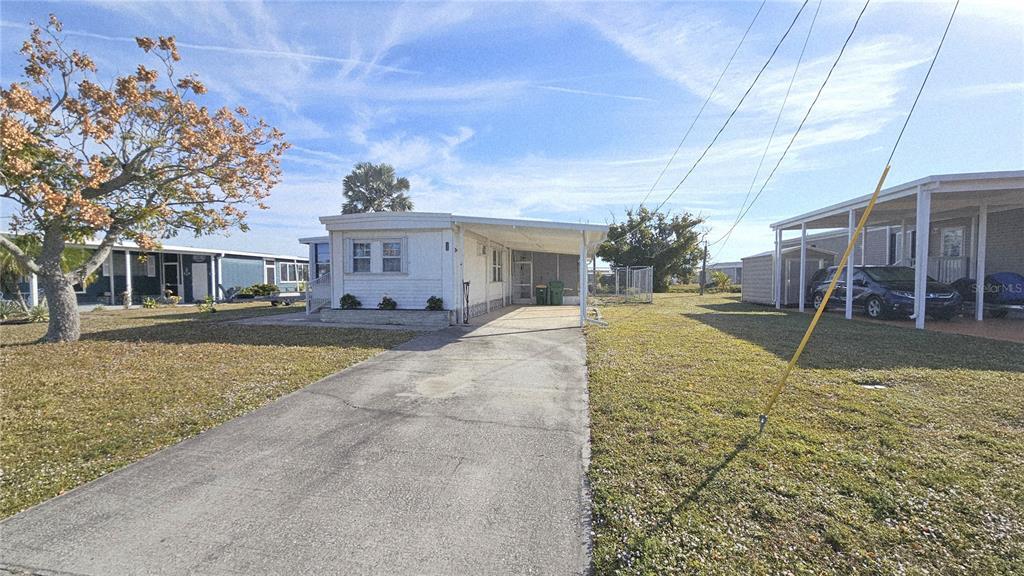 1355 Flamingo Dr in Englewood, FL - Building Photo
