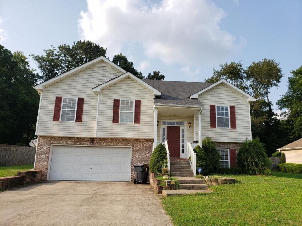 220 Cheshire Rd in Clarksville, TN - Building Photo