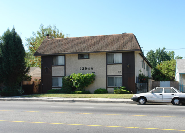 12944 Vanowen St in North Hollywood, CA - Building Photo - Building Photo