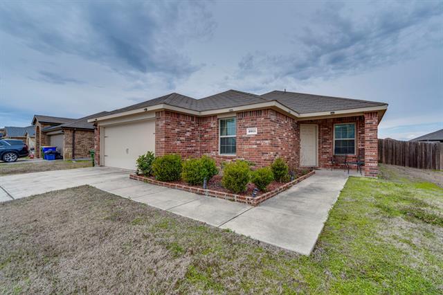 2911 Balleywood Dr in Seagoville, TX - Building Photo