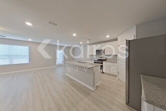 4820 Malay Cir in Pace, FL - Foto de edificio - Building Photo