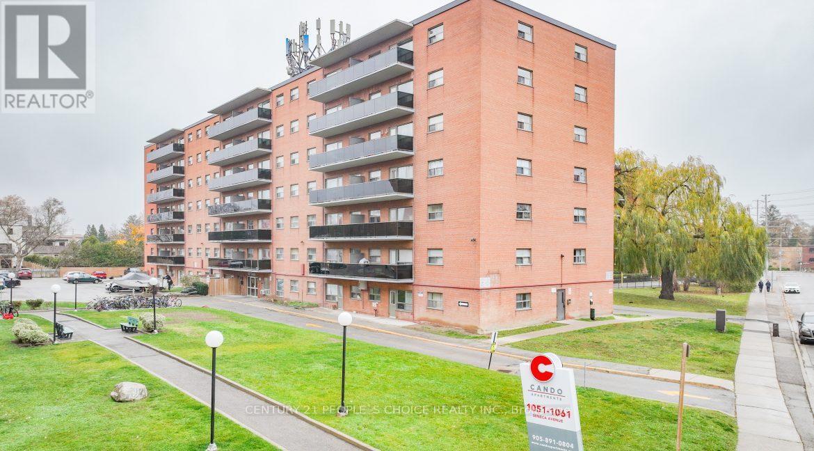 1061 Seneca Ave in Mississauga, ON - Building Photo