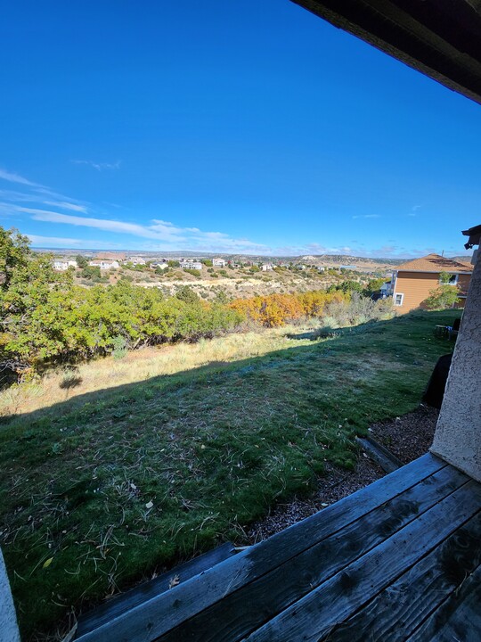 560 Autumn Crest Cir in Colorado Springs, CO - Foto de edificio