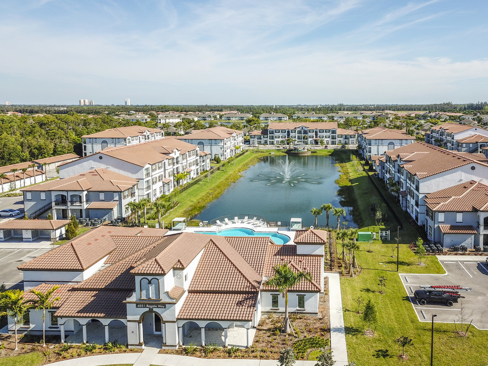 Venetian Apartments in Ft. Myers, FL - Building Photo