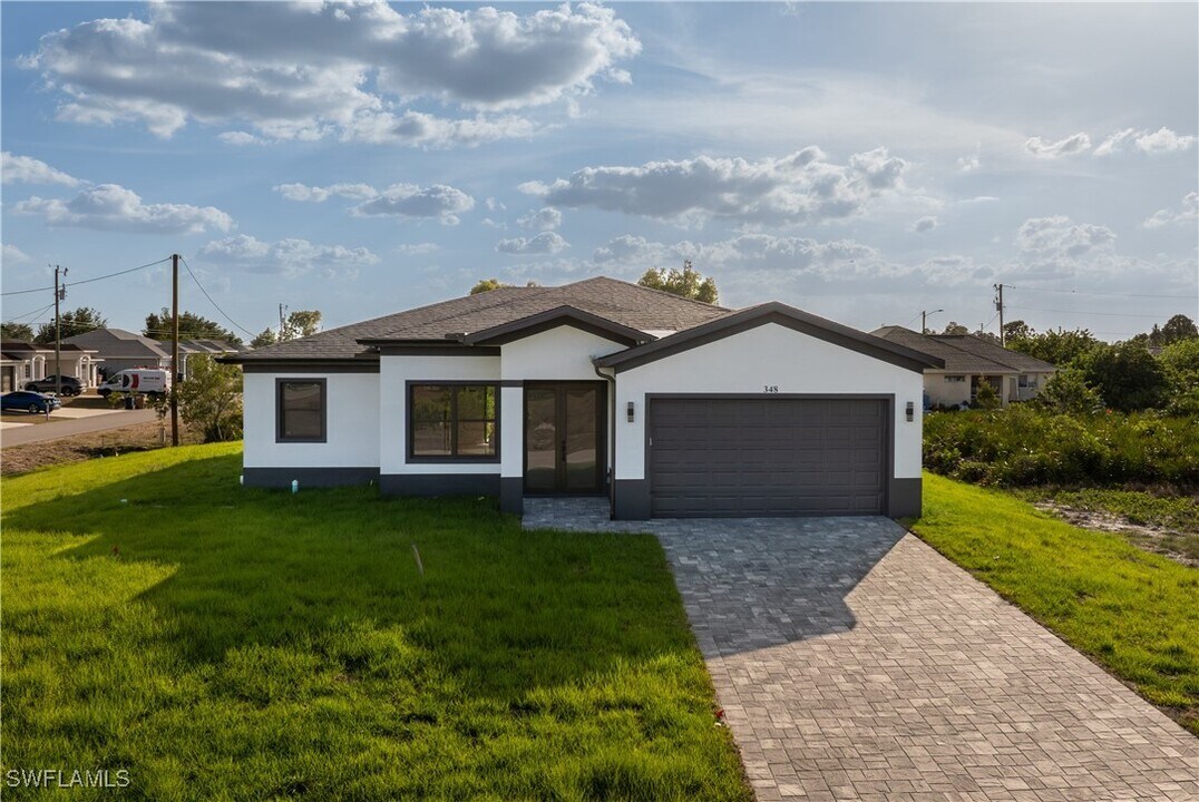 348 Pyramid Ave in Lehigh Acres, FL - Building Photo