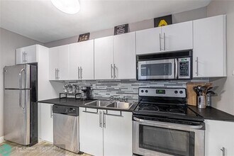 1117 Meridian Ave in Miami Beach, FL - Building Photo - Building Photo