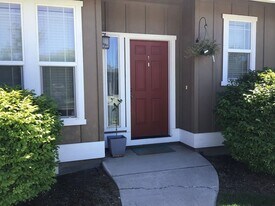 1052 NE Rambling Ln in Bend, OR - Building Photo