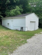 1045 Paintertown Rd in Irwin, PA - Foto de edificio - Building Photo