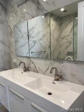 19-14 21st Rd in Queens, NY - Building Photo - Building Photo