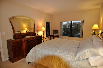 200 Uno Lago Dr in North Palm Beach, FL - Building Photo - Building Photo