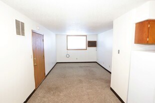 Colonial Arms in Crookston, MN - Building Photo