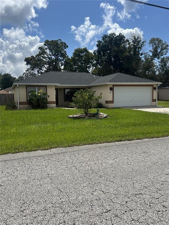 12119 SE 84 Ave in Belleview, FL - Building Photo