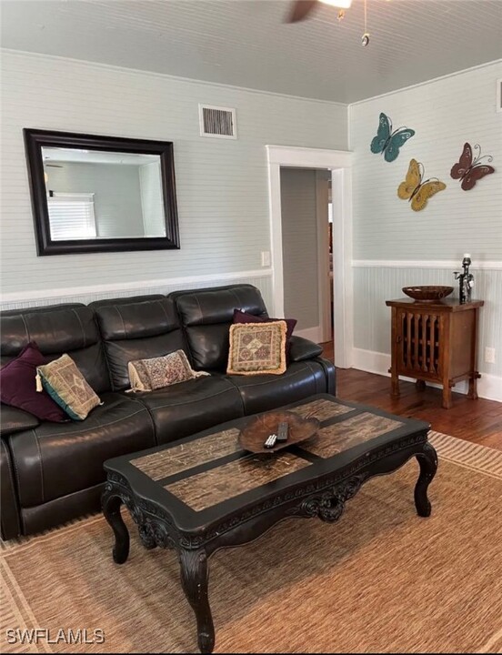 1535 Avalon Pl in Ft. Myers, FL - Foto de edificio