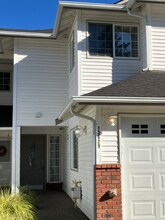 13629 56th Ave SE in Everett, WA - Foto de edificio - Building Photo