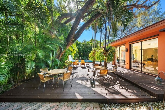 property at 5627 Granada Blvd