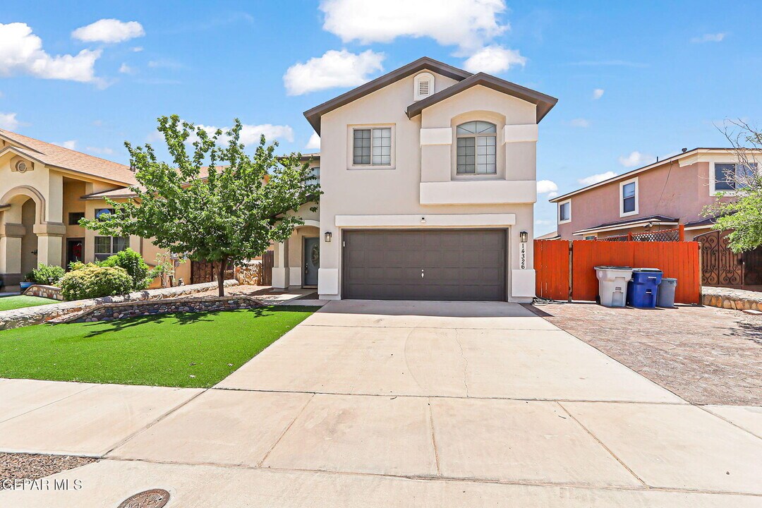14326 Smokey Point Dr in El Paso, TX - Building Photo